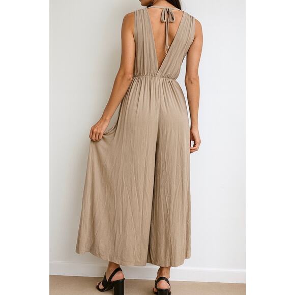 Chic Sleeveless Wide-Leg Jumpsuit – Beige / Neutral - Picture 2 of 5